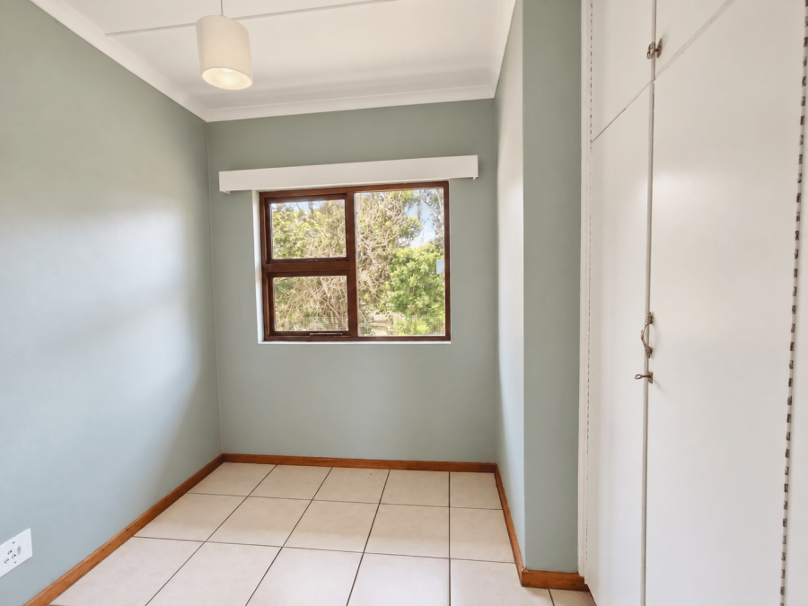 To Let 5 Bedroom Property for Rent in Gonubie Eastern Cape